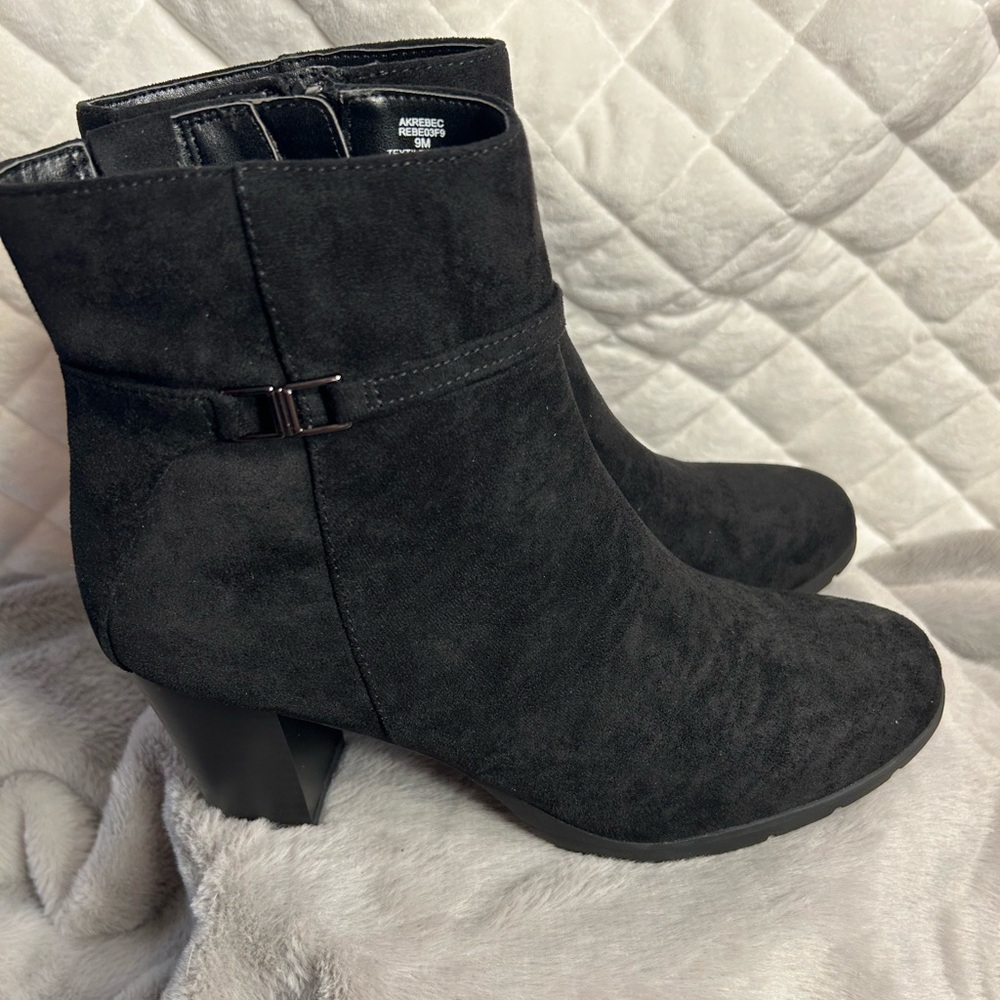 Anne Klein Romi Black Suede Heeled Ankle Zip Boots Women’s Size 9